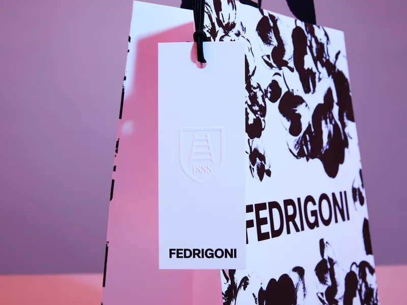 Sac et étiquette de marque en papiers Fedrigoni